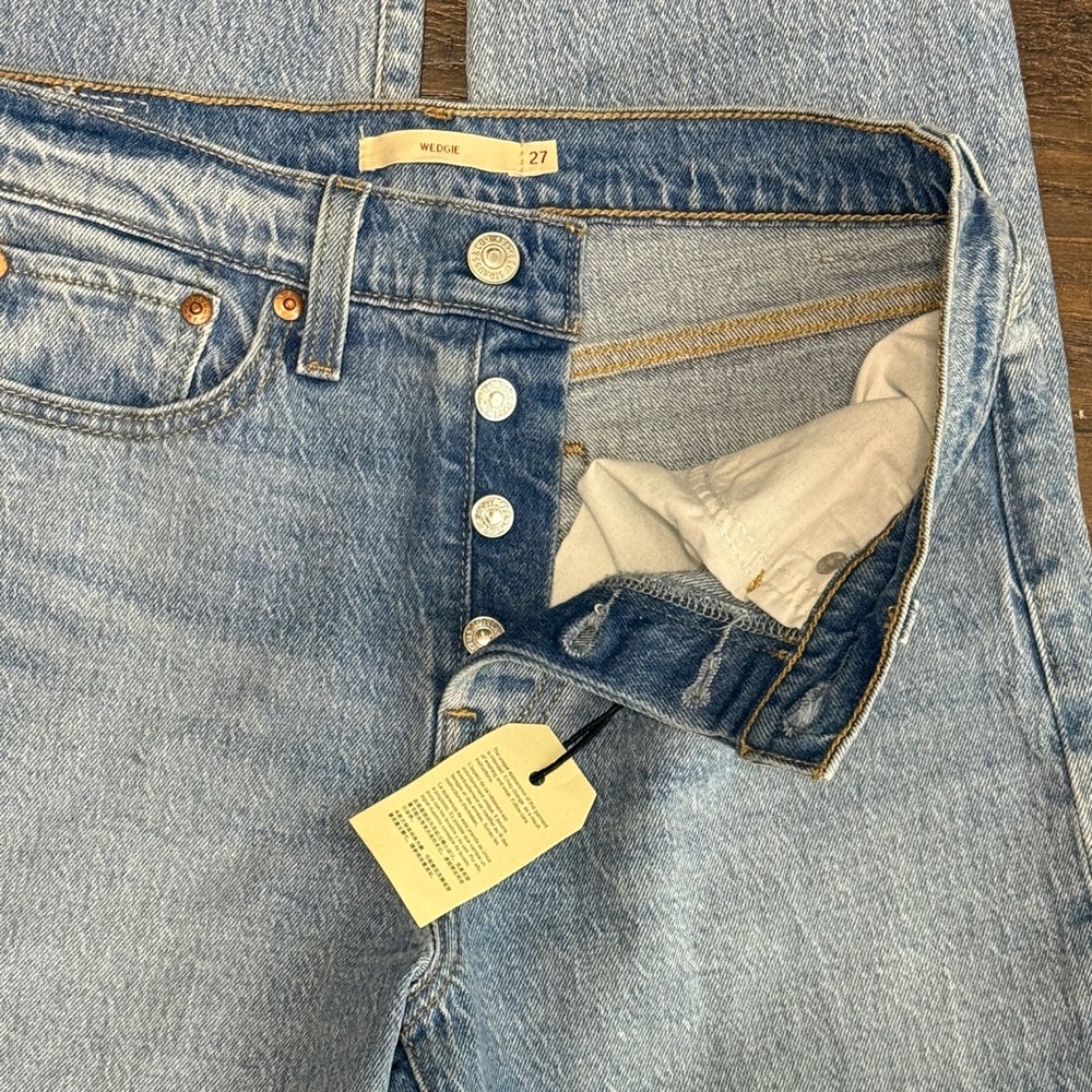 NWT Levi's Women's Wedgie Button Fly Jeans